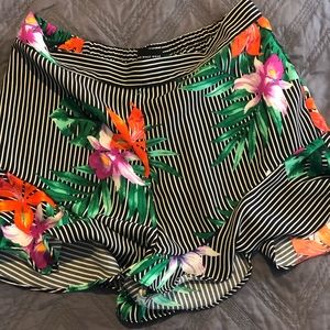 WHO WHAT WEAR RUFFLED SHORTS